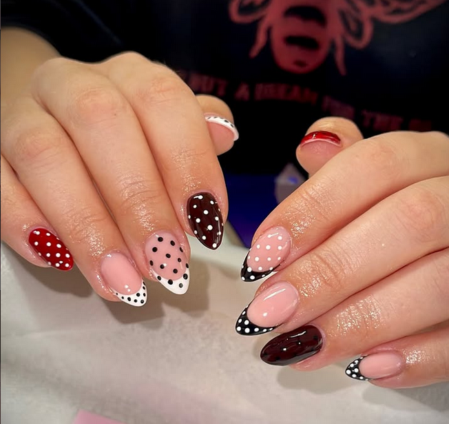 Chang Beauty nageldesign – polka dot naglar Lund