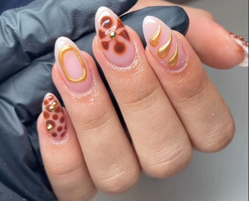 Chang Beauty nageldesign – guld naglar Lund